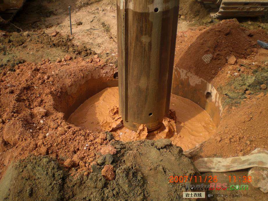 钻孔灌注桩清孔后为什么泥浆会从导管口喷出