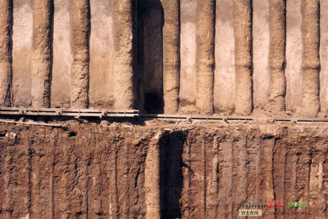 深层搅拌水泥土墙