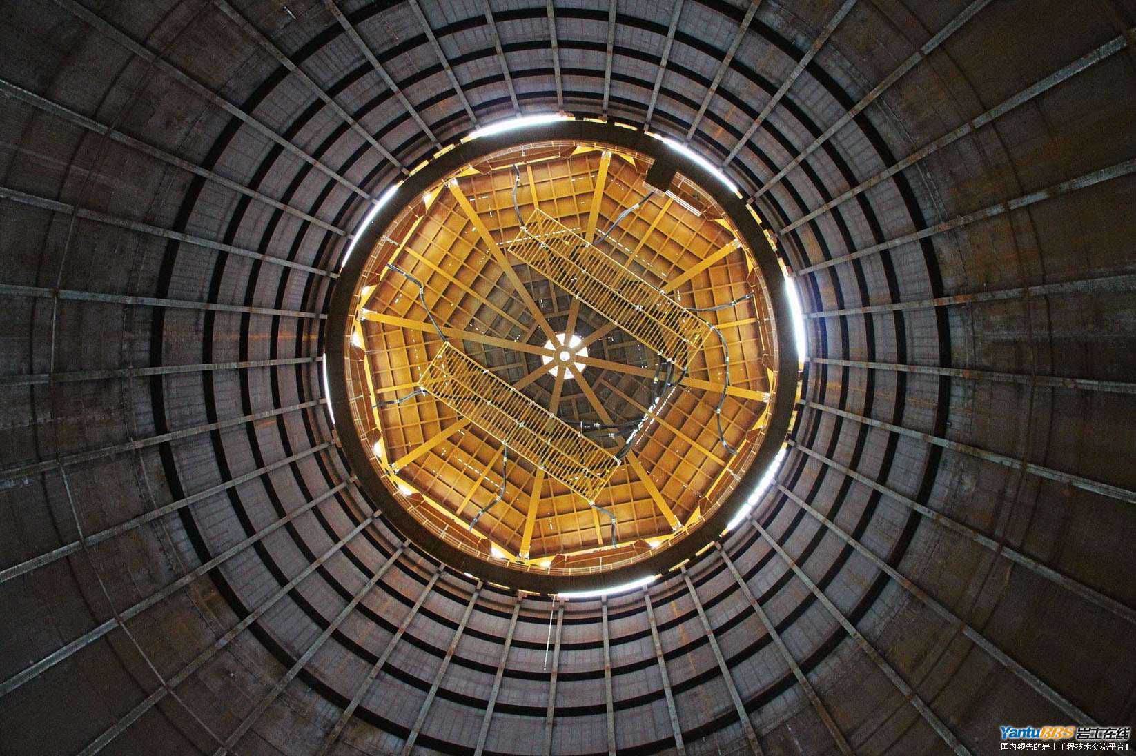 钢圆筒内部结构